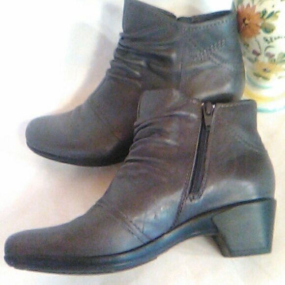 Earth Origins Cammie Grey Ankle Boot - Picture 4 of 10